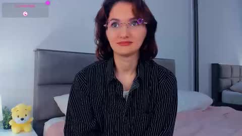 Snapshot of inellcanty chatting on 10-16-25, 04:13 Kira online show from 10-16-25, 04:13