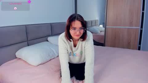 Snapshot of inellcanty chatting on 10-20-25, 04:02 Kira online show from 10-20-25, 04:02