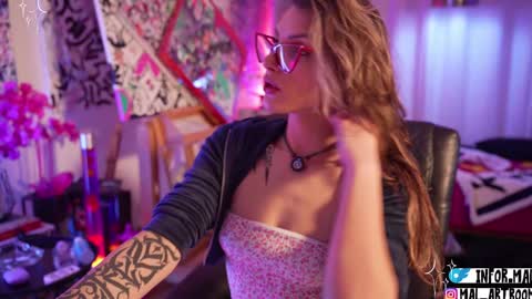 Snapshot of informal_ chatting on 01-21-25, 02:33 MAL --- online show from 01-21-25, 02:33