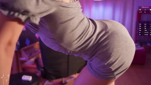 Snapshot of informal_ chatting on 02-07-25, 12:31 MAL --- online show from 02-07-25, 12:31