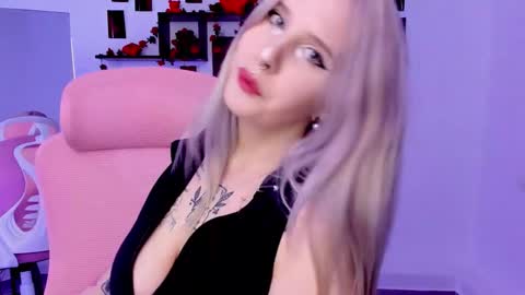 Snapshot of ingannamorte18 chatting on 09-29-25, 04:23 Roki online show from 09-29-25, 04:23