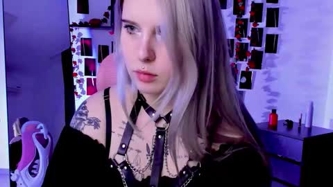 Snapshot of ingannamorte18 chatting on 10-16-25, 04:19 Roki online show from 10-16-25, 04:19