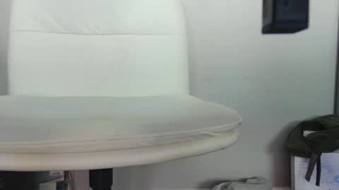 Snapshot of injmolder2 chatting on 03-17-26, 02:16 Hanging Out online show from 03-17-26, 02:16