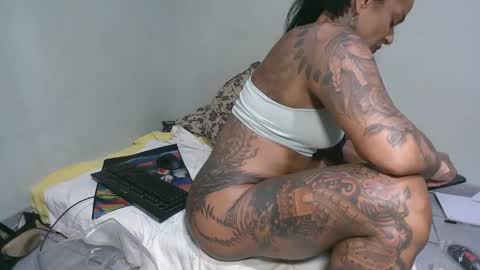 Snapshot of ink_bella chatting on 11-30-25, 08:24 ink bella online show from 11-30-25, 08:24