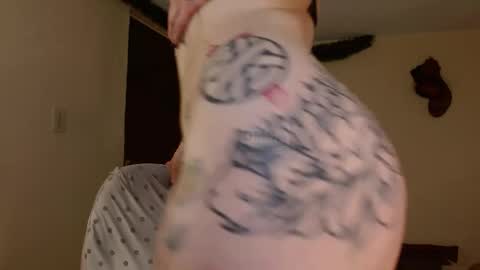 Snapshot of inked_val chatting on 01-05-26, 05:27 Valerie online show from 01-05-26, 05:27