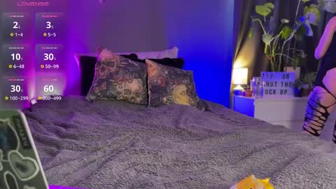 Snapshot of inkedvvitch chatting on 05-11-26, 12:00 Xenia online show from 05-11-26, 12:00