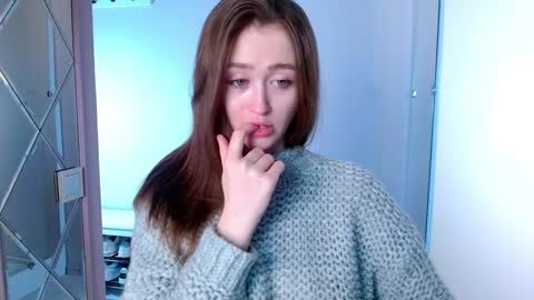 Lina online show from 01-24-25, 01:36