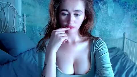 Lina online show from 09-26-25, 05:17