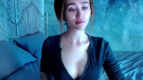 Lina online show from 10-30-25, 01:07