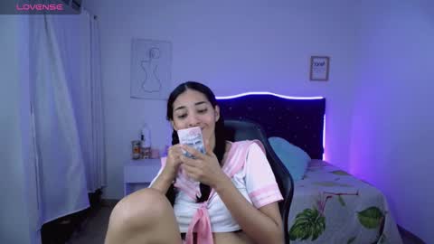 Snapshot of inocent_luna chatting on 12-20-25, 04:52 Luna moon online show from 12-20-25, 04:52