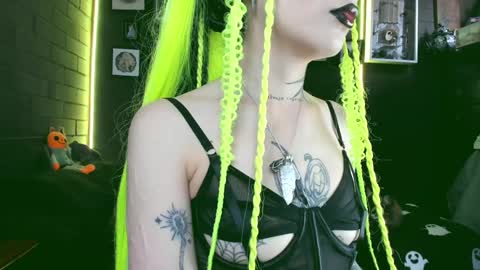 Snapshot of insania_999 chatting on 12-18-24, 08:25 SANIA online show from 12-18-24, 08:25