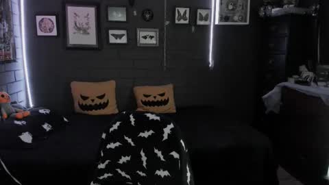 Snapshot of insania_999 chatting on 12-17-25, 05:08 SANIA online show from 12-17-25, 05:08