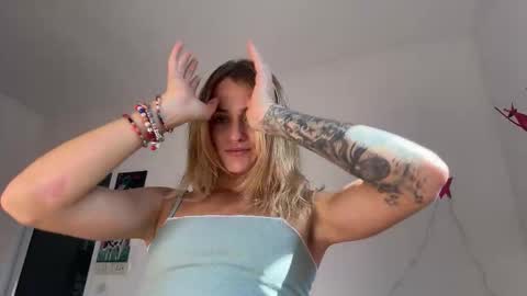 Snapshot of inspirebyeva chatting on 01-19-26, 07:23 Eva online show from 01-19-26, 07:23