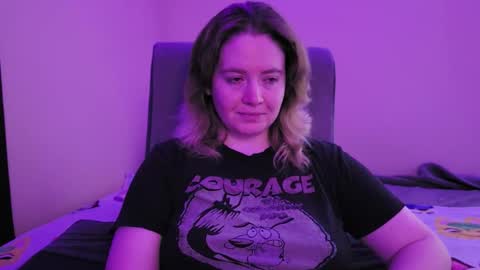 Snapshot of internetfairy_xo chatting on 10-25-25, 03:03 Faye online show from 10-25-25, 03:03