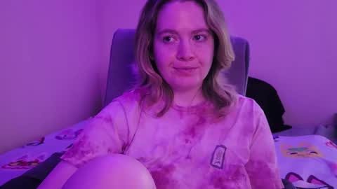 Snapshot of internetfairy_xo chatting on 10-31-25, 06:47 Faye online show from 10-31-25, 06:47