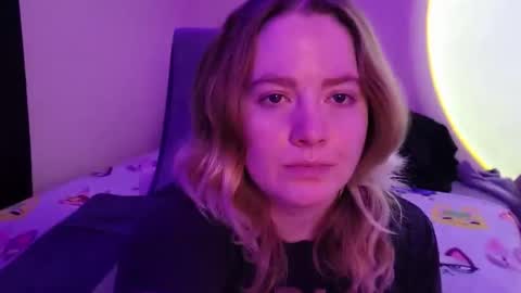 Snapshot of internetfairy_xo chatting on 11-30-25, 04:38 Faye online show from 11-30-25, 04:38