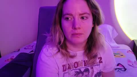 Snapshot of internetfairy_xo chatting on 12-04-25, 05:06 Faye online show from 12-04-25, 05:06