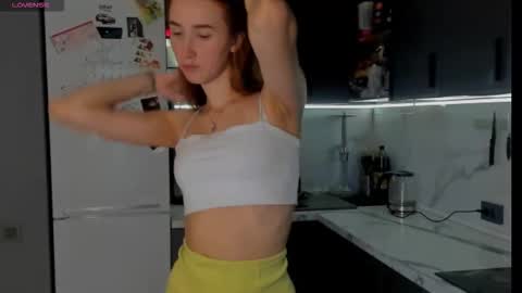 Snapshot of internetsexplorer chatting on 10-28-25, 11:58 Bernadette Join online show from 10-28-25, 11:58