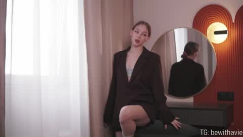 Avie online show from 03-29-26, 01:33