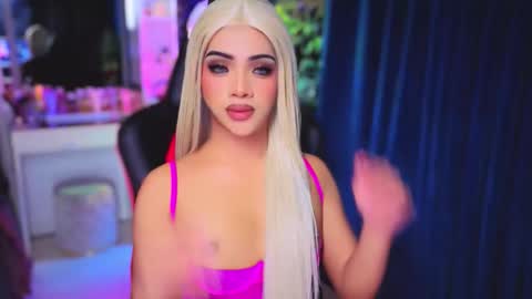 Snapshot of irina_woodshakylishxx chatting on 03-09-26, 01:53 IRINAA online show from 03-09-26, 01:53