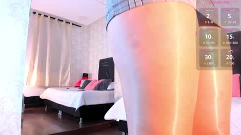 Snapshot of iris_bells chatting on 09-12-25, 09:15 Queen Iris online show from 09-12-25, 09:15