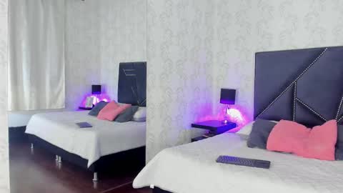 Snapshot of iris_bells chatting on 11-27-25, 03:25 Queen Iris online show from 11-27-25, 03:25