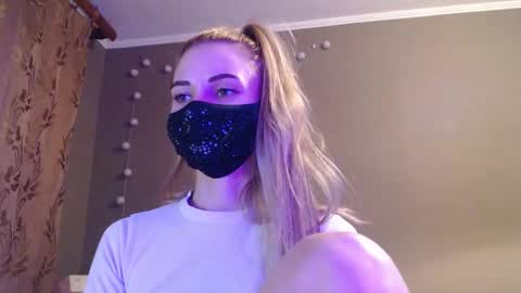 Lily online show from 09-15-25, 04:18