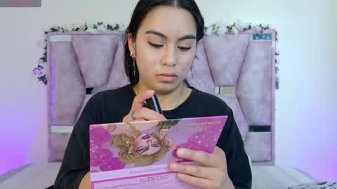 Snapshot of iris_mandarinne chatting on 10-28-25, 06:21 Iris online show from 10-28-25, 06:21