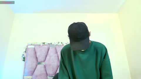 Snapshot of iris_mandarinne chatting on 12-15-25, 04:33 Iris online show from 12-15-25, 04:33