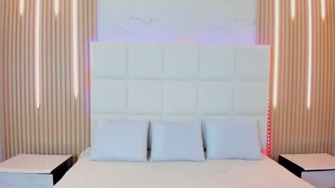 Snapshot of iris_thompson chatting on 09-11-25, 04:23 Iris online show from 09-11-25, 04:23