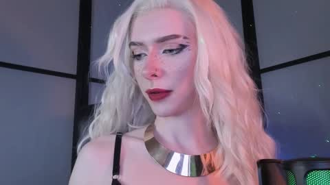 Snapshot of irisice chatting on 01-05-25, 10:40 Miss Iris Fansly Miss Iris new inst. online show from 01-05-25, 10:40
