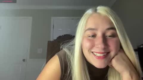 Snapshot of irispink1 chatting on 10-19-25, 11:05 Irispink1 online show from 10-19-25, 11:05