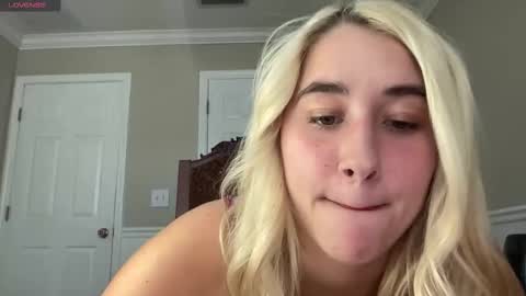 Snapshot of irispink1 chatting on 11-04-25, 08:30 Irispink1 online show from 11-04-25, 08:30