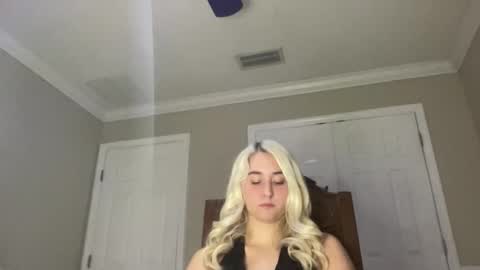 Snapshot of irispink1 chatting on 12-16-25, 01:54 Irispink1 online show from 12-16-25, 01:54