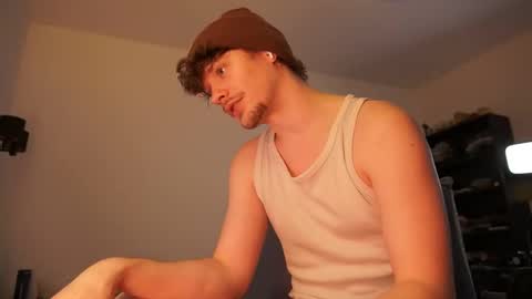 Snapshot of ironthud chatting on 12-18-25, 09:32 Sam online show from 12-18-25, 09:32