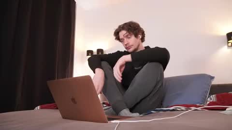 Snapshot of ironthud chatting on 01-17-26, 04:43 Sam online show from 01-17-26, 04:43