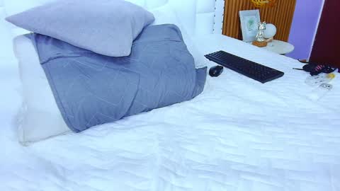 Sandy  online show from 01-26-25, 06:06