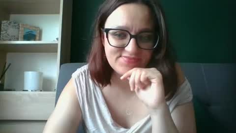 Paris online show from 06-18-26, 05:30
