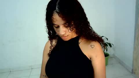 Snapshot of isa_bellaxx23 chatting on 06-09-26, 11:27 isa_bellaxx23 online show from 06-09-26, 11:27