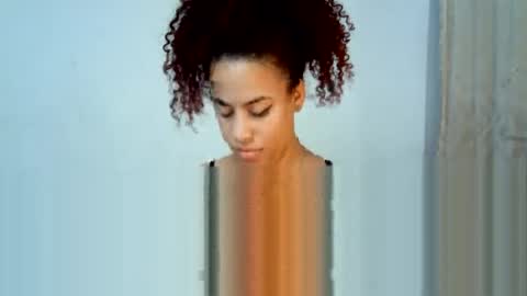 Snapshot of isa_bellaxx23 chatting on 07-10-26, 02:05 isa_bellaxx23 online show from 07-10-26, 02:05