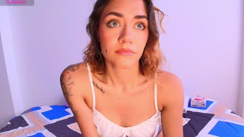 Snapshot of isa_laurentt chatting on 01-22-25, 02:24 Isabella Laurentt  online show from 01-22-25, 02:24