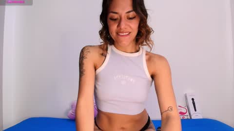 Snapshot of isa_laurentt chatting on 01-23-25, 02:07 Isabella Laurentt  online show from 01-23-25, 02:07