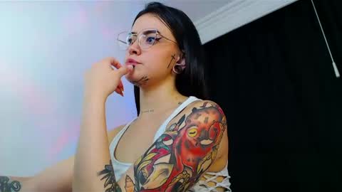 Snapshot of isa_maiden_ chatting on 01-29-25, 06:22 online show from 01-29-25, 06:22