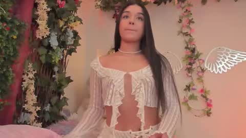 Isabella        online show from 09-19-25, 05:02