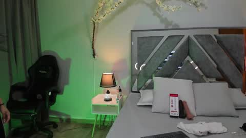 ISA ROUSE  online show from 11-19-25, 02:22