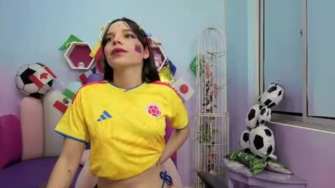 Isaa Skinny  online show from 06-18-26, 03:40