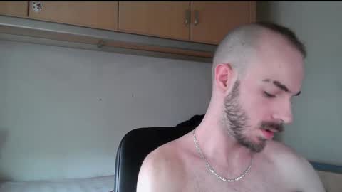 Snapshot of isaac99c chatting on 01-18-26, 01:59 Isaac99c online show from 01-18-26, 01:59