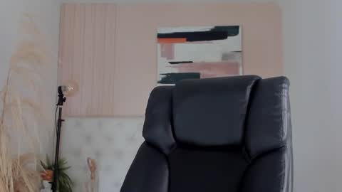 Snapshot of isaac_cryston chatting on 10-23-25, 07:34 isaac_cryston online show from 10-23-25, 07:34