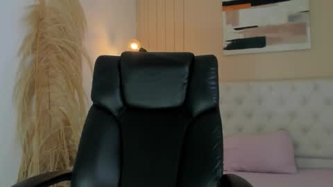 Snapshot of isaac_cryston chatting on 11-08-25, 09:57 isaac_cryston online show from 11-08-25, 09:57