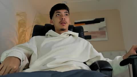 Snapshot of isaac_cryston chatting on 12-13-25, 10:37 isaac_cryston online show from 12-13-25, 10:37